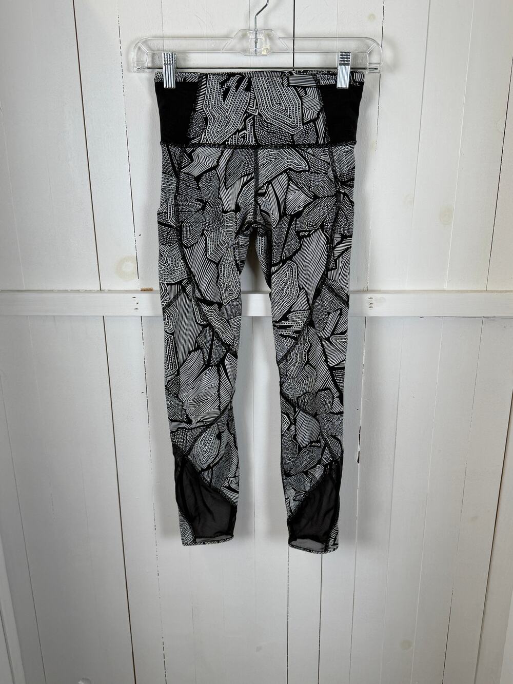 Lululemon Black White Capri Leggings Size 2 Nylon